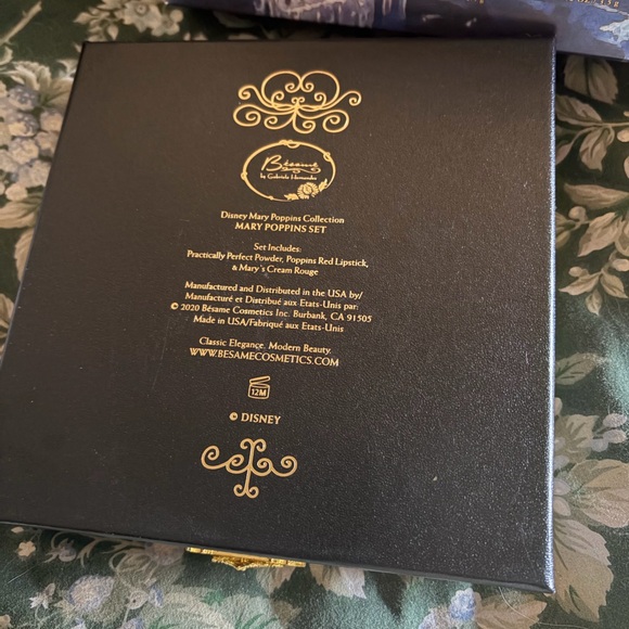 Besame Disney Mary Poppins Makeup Set - Gold and Pink. Limited edition stunning. - Picture 8 of 8